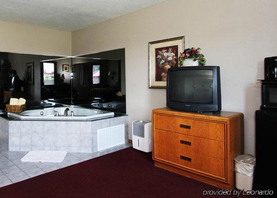 Econo Lodge Inn & Suites Dubuque Quarto foto