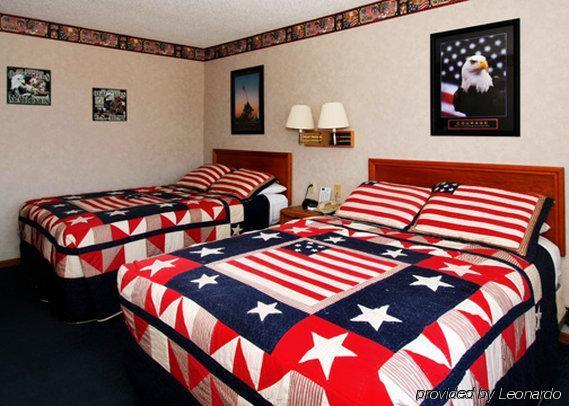 Econo Lodge Inn & Suites Dubuque Quarto foto